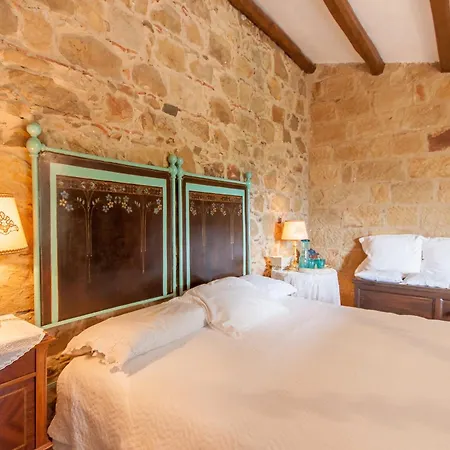 Olmo With Private Pool - Happy Castel di Lucio